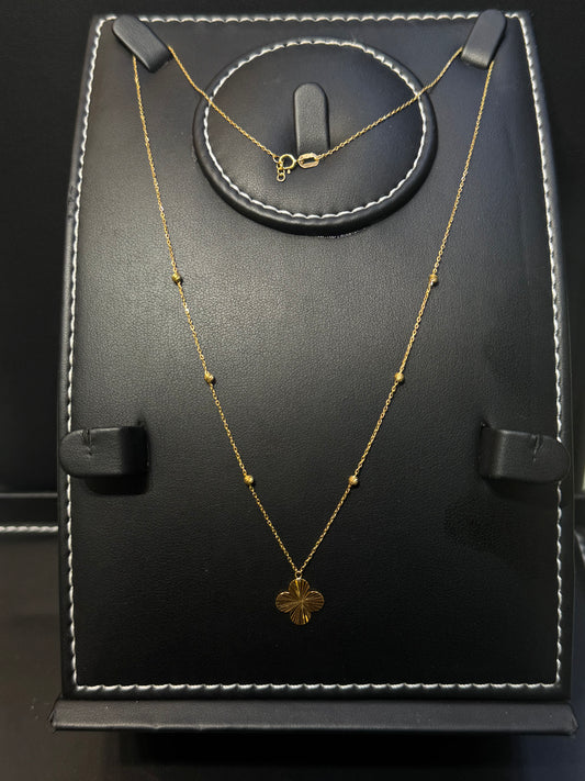 Single layered one flower neckalce